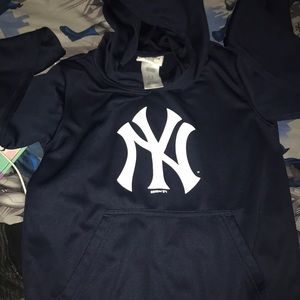 Size small youth yankee hoody